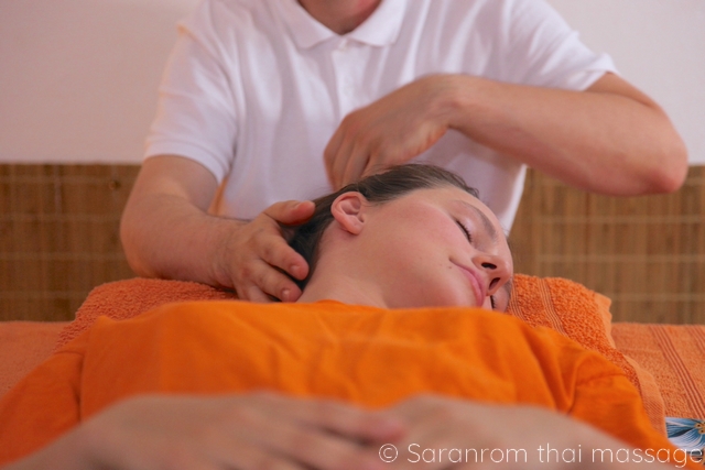 head_massage_Thai_massage_Saranrom_Praha6